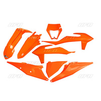 UFO KOMPLET PLASTIKÓW KTM EXC 125 '20-'21, EXC 250 / 300 TPI '20-'23, EXC-F 250 / 350 / 450 / 500 '20-'23 Z OSŁONĄ LAMPY KOLOR POMARAŃCZOWY (KT527E127)