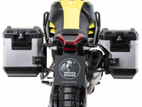 Wycięcie na bagażnik boczny w kolorze czarnym, w tym srebrne kufry boczne Xplorer do Aprilia Tuareg (2022-2024)