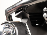 Zestaw adapterów czarny do oryginalnych reflektorów dodatkowych do połączenia z belką ochronną zbiornika Hepco&Becker do Hondy XL 750 Transalp (2025-)