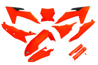 UFO KOMPLET PLASTIKÓW (FULL KIT) Z OSŁONAMI TELESKOPÓW (AMORTYZATORÓW) KTM SX 125 / 250 / 300 TBI '23-'24, SX-F 250 / 350 / 450 '23-'24 KOLOR POMARAŃCZOWY FLUO